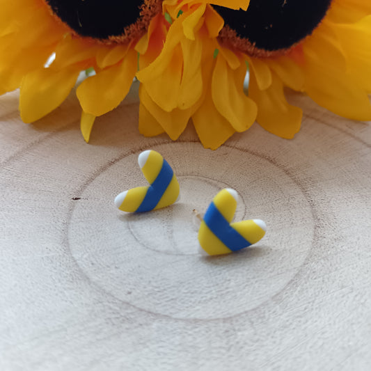 Leeds United Curvy Heart Stud Earrings